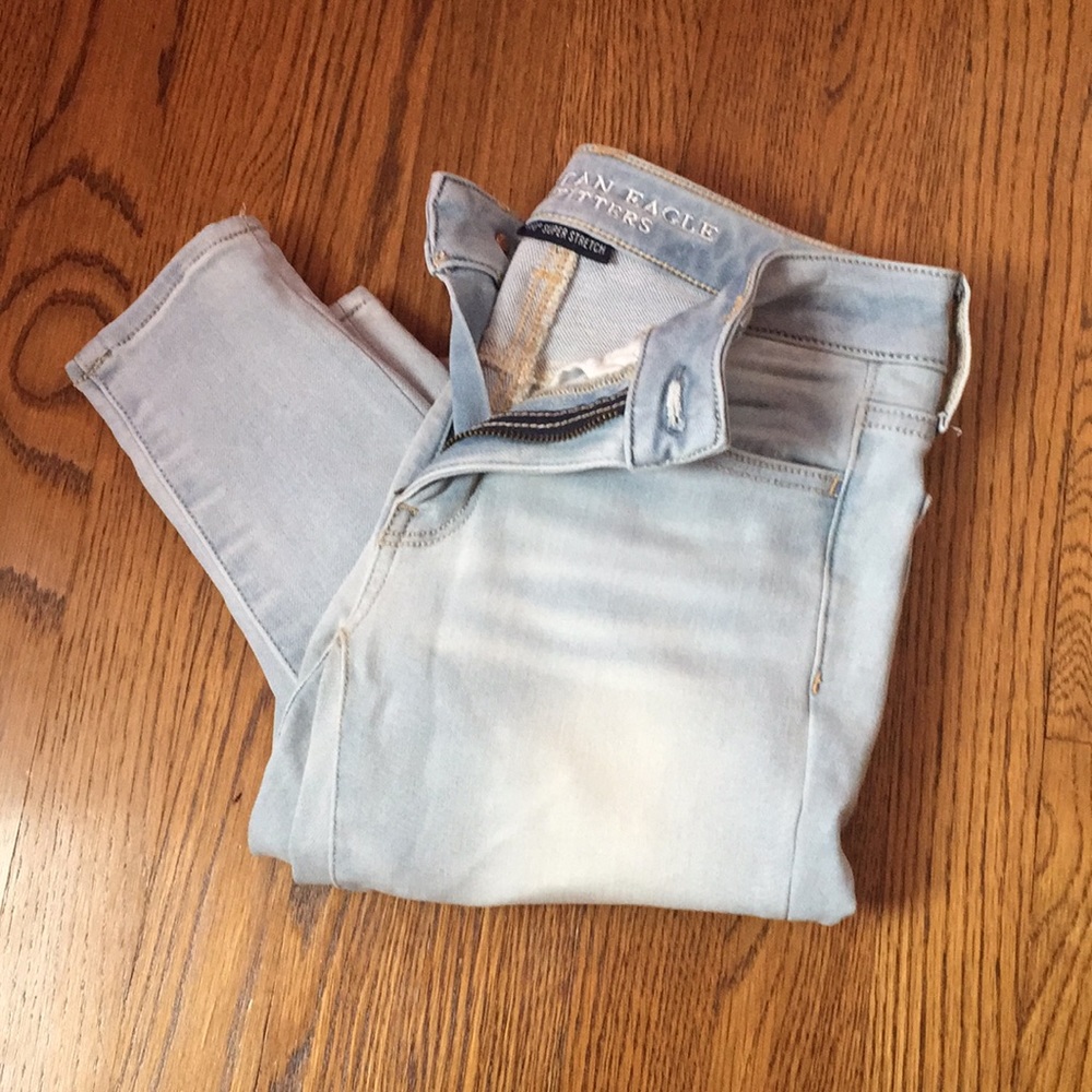 American eagle light wash jeggings!!